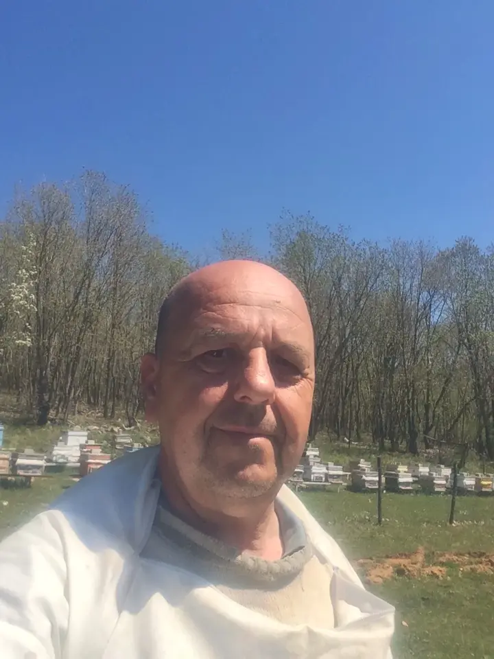 Ekkazan Arıcılık üreticisi arılıkta